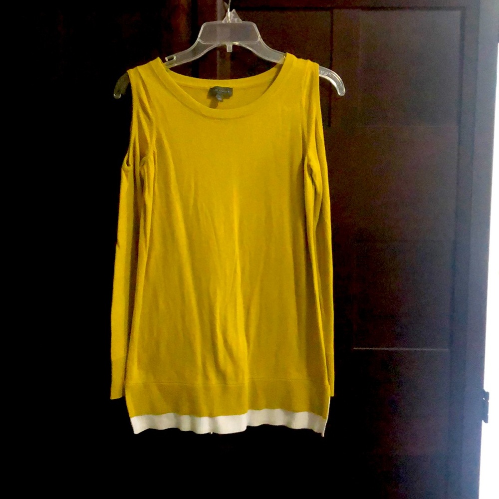 The limited cutout shoulder sweater - mustard
